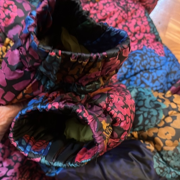 Farm Rio Neon Mushroom Recycled Polyester Reversible Puffer Jacket Size XS NWT - Picture 16 of 17